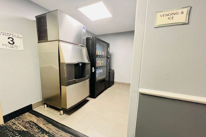 AmericInn by Wyndham Glendale/Milwaukee
