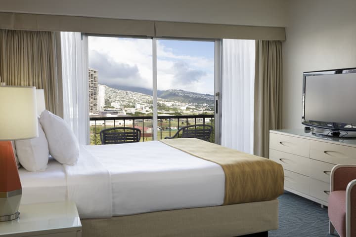 Coconut Waikiki Hotel