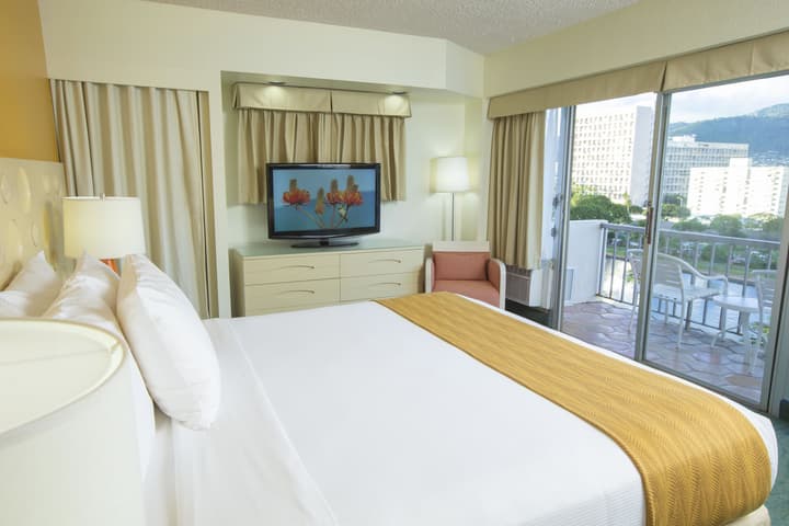 Coconut Waikiki Hotel