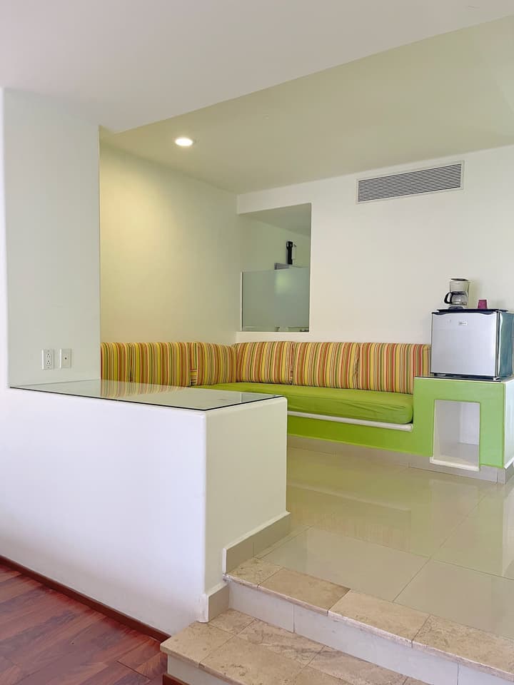 Seven Crown Express & Suites by Kavia