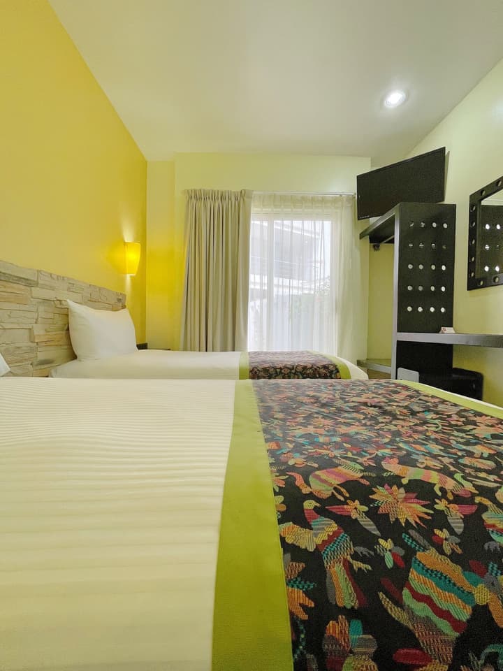 Seven Crown Express & Suites by Kavia