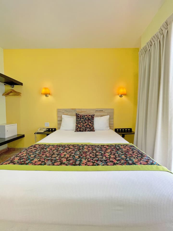 Seven Crown Express & Suites by Kavia