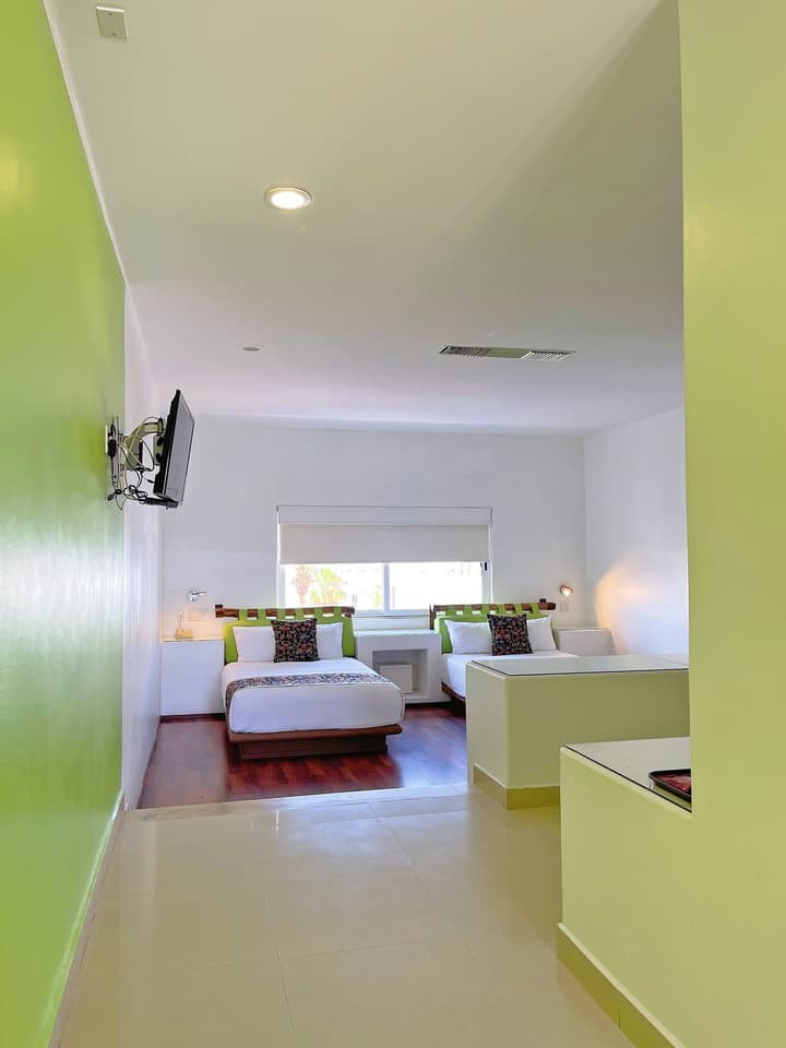Seven Crown Express & Suites by Kavia