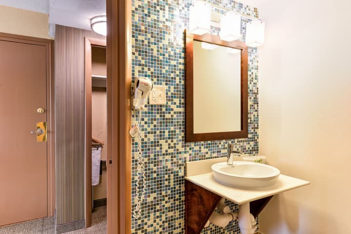 Holiday Inn Express Washington DC N-Silver Spring by IHG