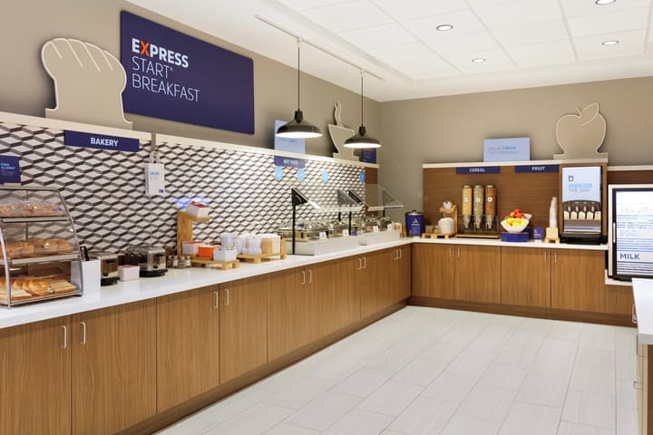 Holiday Inn Express Dallas Medical-Market Center by IHG
