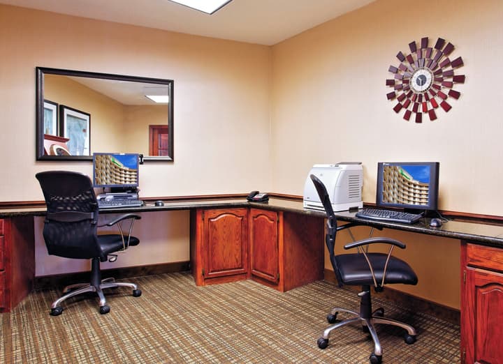 Holiday Inn Express Dallas Medical-Market Center by IHG