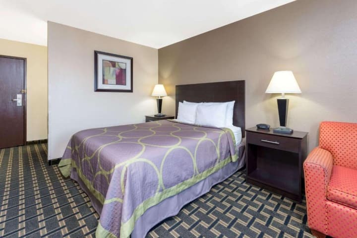 Super 8 by Wyndham Springfield East