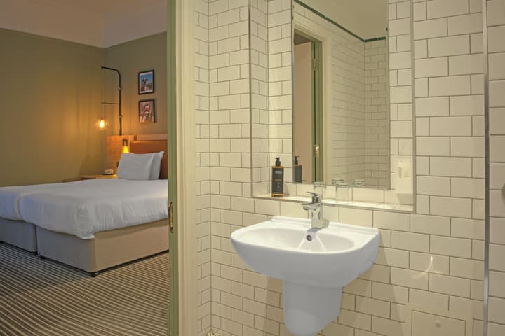 Bristol Grand Hotel By Sunday