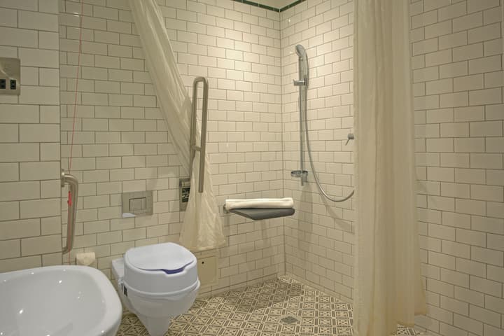 Bristol Grand Hotel By Sunday