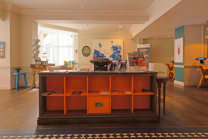 Bristol Grand Hotel By Sunday