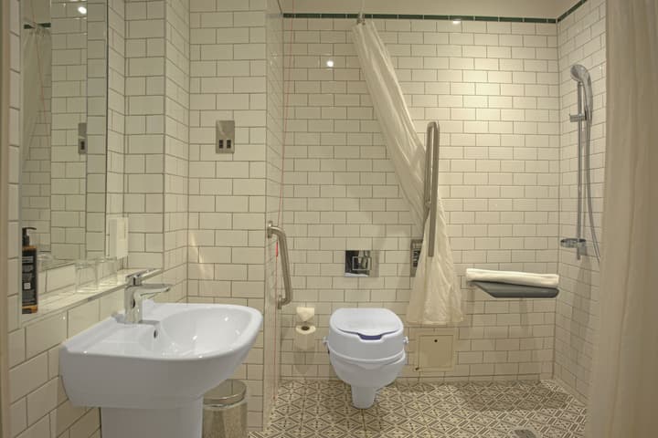 Bristol Grand Hotel By Sunday
