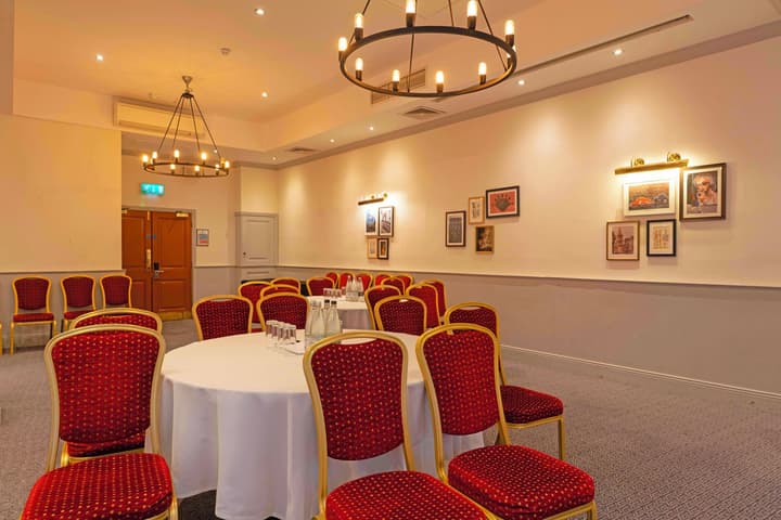 Bristol Grand Hotel By Sunday