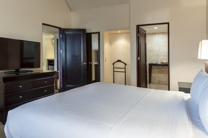 Crowne Plaza Corobici, an IGH Hotel
