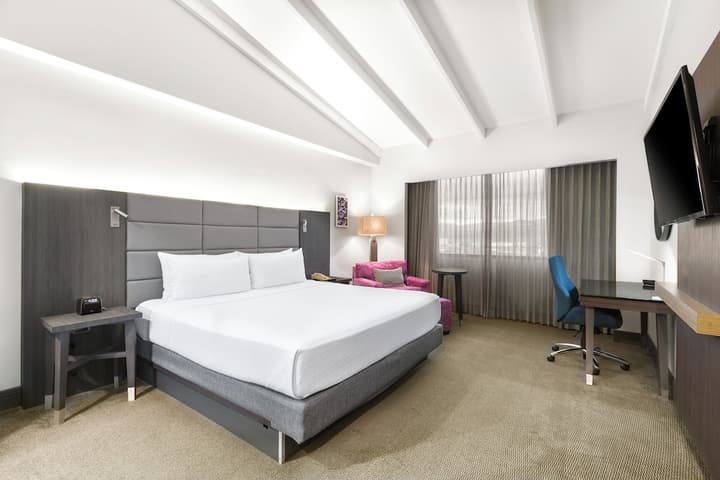 Crowne Plaza Corobici, an IGH Hotel