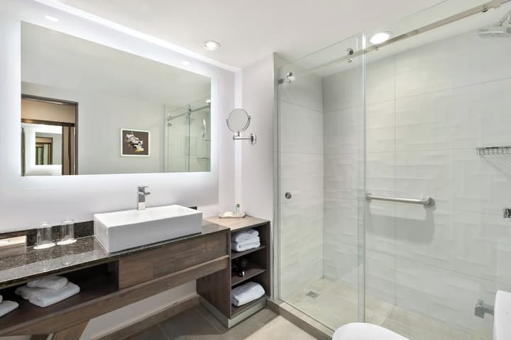 Crowne Plaza Corobici, an IGH Hotel