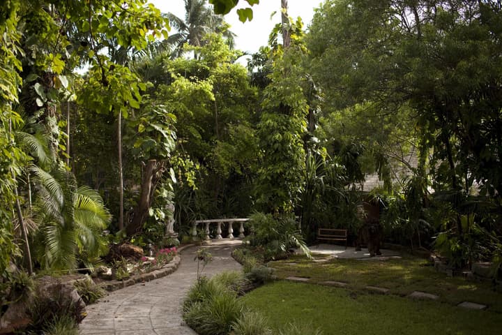Graycliff Hotel And Restaurant