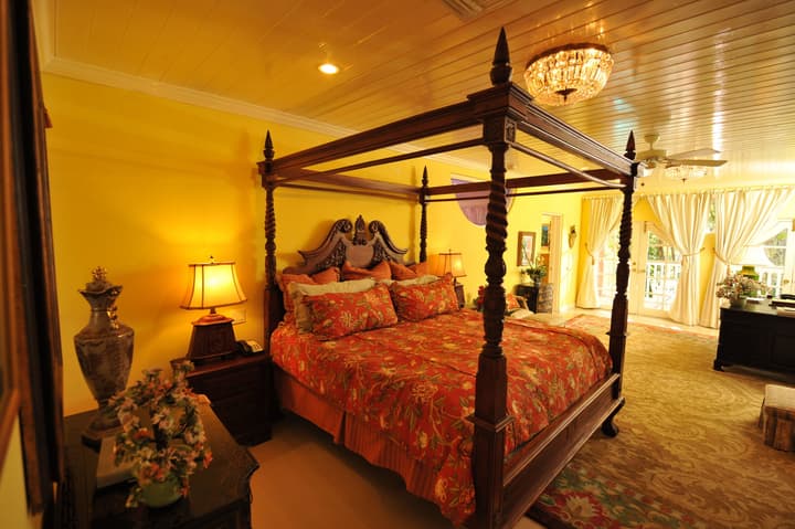 Graycliff Hotel And Restaurant