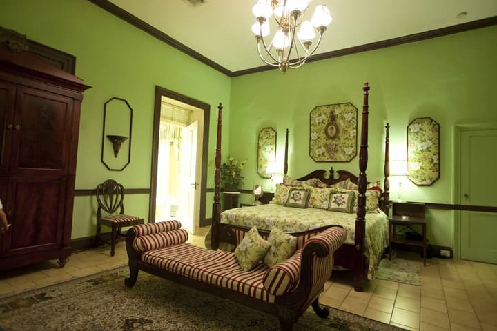 Graycliff Hotel And Restaurant