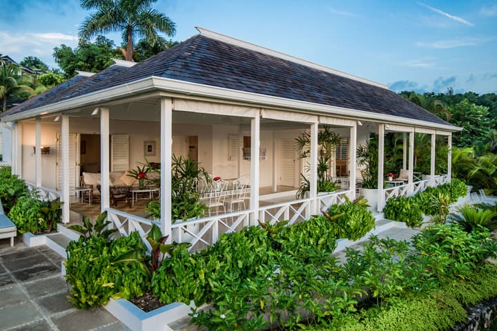 Round Hill Hotel And Villas