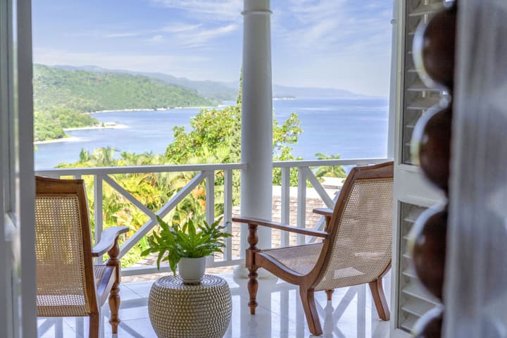 Round Hill Hotel And Villas