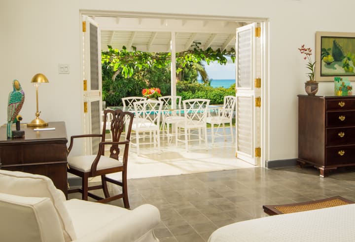 Round Hill Hotel And Villas