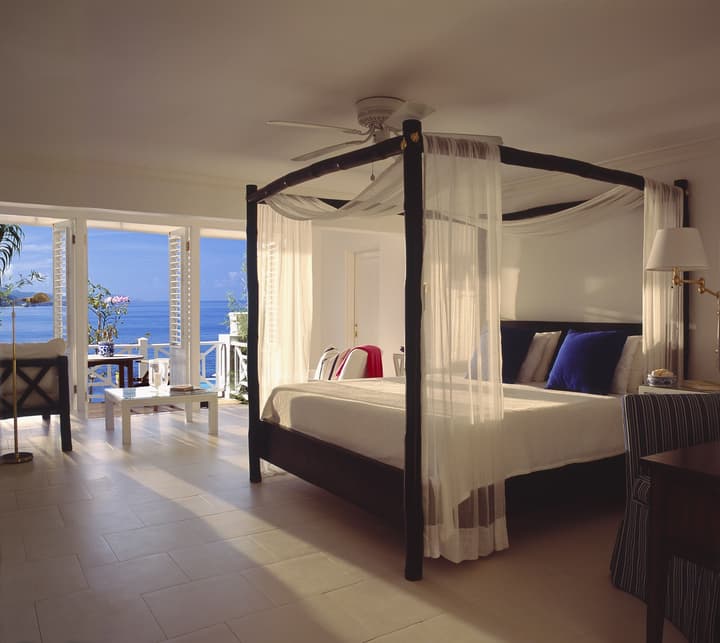 Round Hill Hotel And Villas