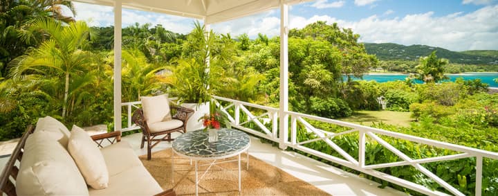 Round Hill Hotel And Villas