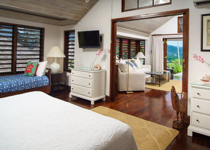 Round Hill Hotel And Villas