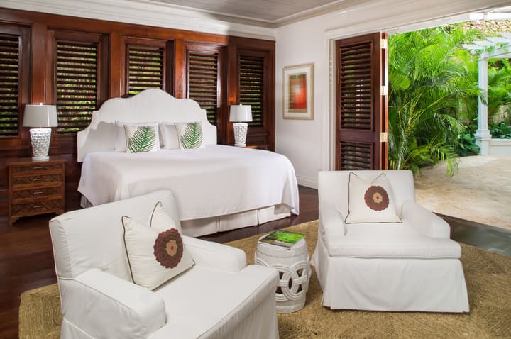 Round Hill Hotel And Villas