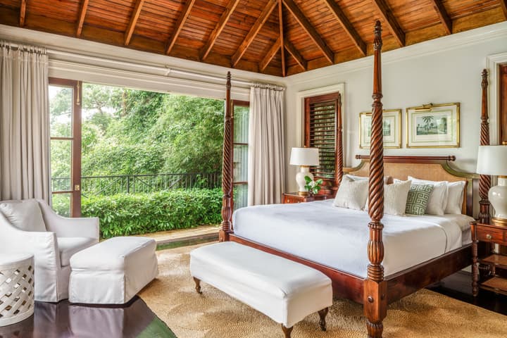 Round Hill Hotel And Villas
