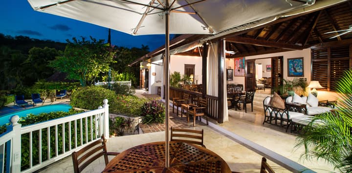 Round Hill Hotel And Villas