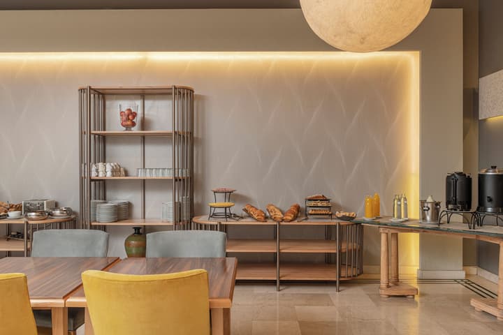 Argenta Tower Hotel & Suites