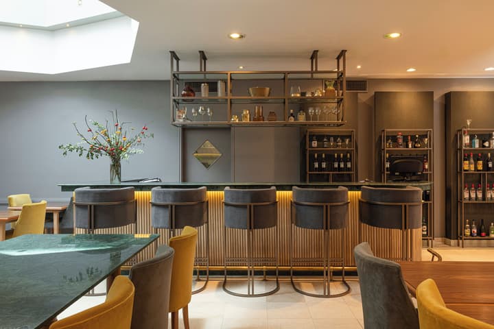 Argenta Tower Hotel & Suites