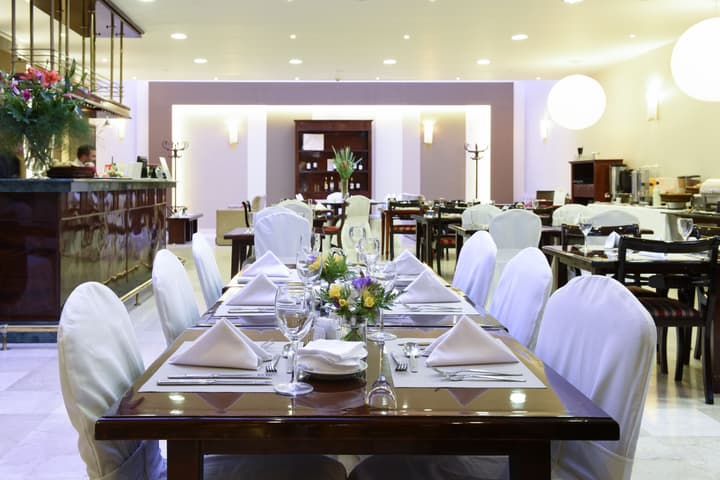 Argenta Tower Hotel & Suites