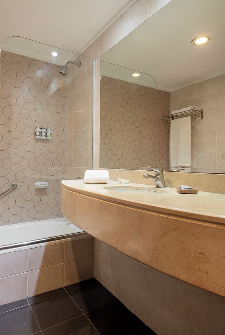 Argenta Tower Hotel & Suites