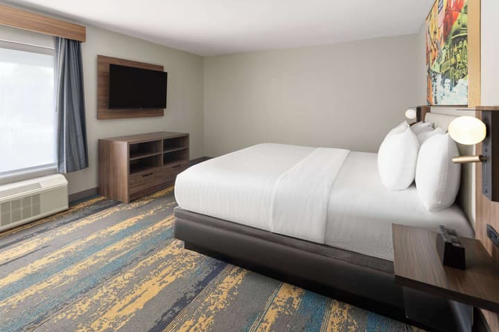 La Quinta Inn & Suites by Wyndham Memphis I-240
