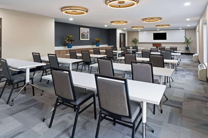 La Quinta Inn & Suites by Wyndham Memphis I-240