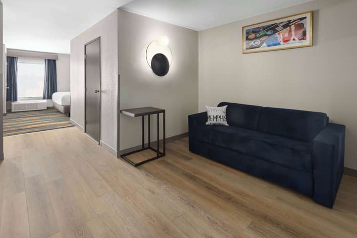 La Quinta Inn & Suites by Wyndham Memphis I-240