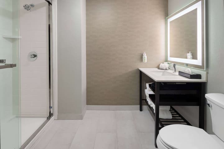 La Quinta Inn & Suites by Wyndham Memphis I-240