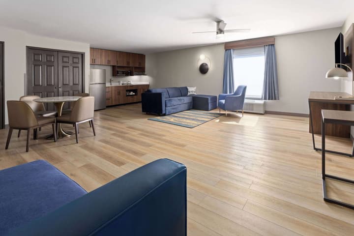 La Quinta Inn & Suites by Wyndham Memphis I-240