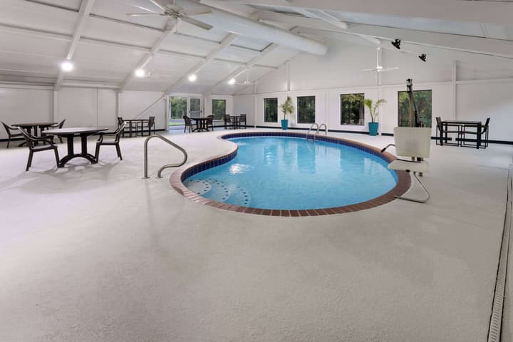 La Quinta Inn & Suites by Wyndham Memphis I-240