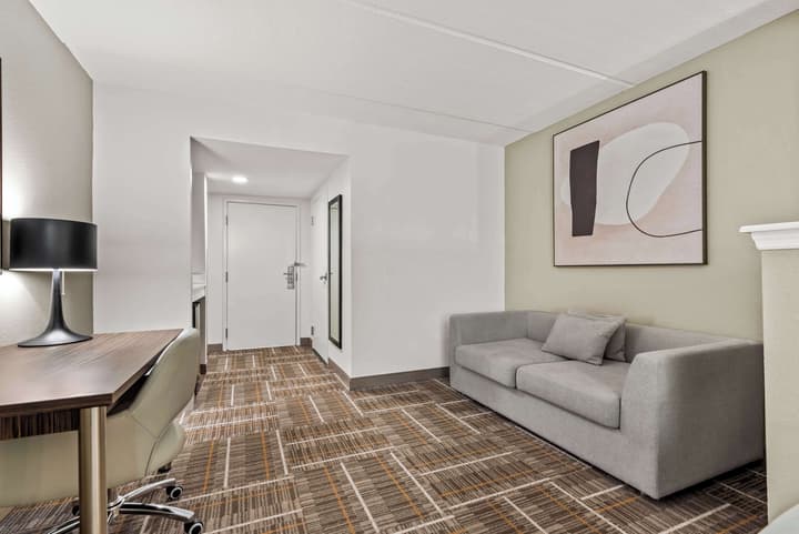 Sonesta Essential Orlando Airport