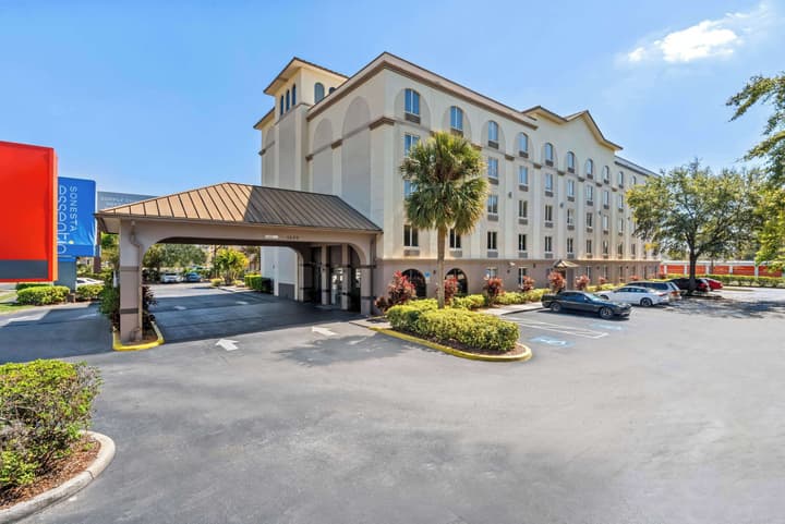 Sonesta Essential Orlando Airport