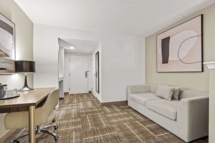 Sonesta Essential Orlando Airport