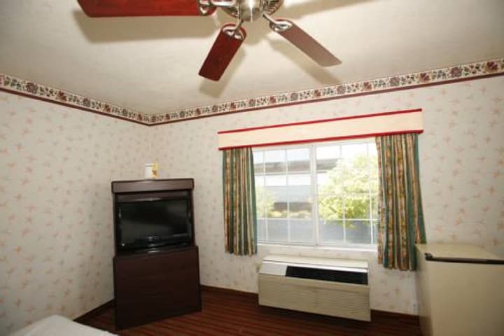 Hollywood Guest Inn