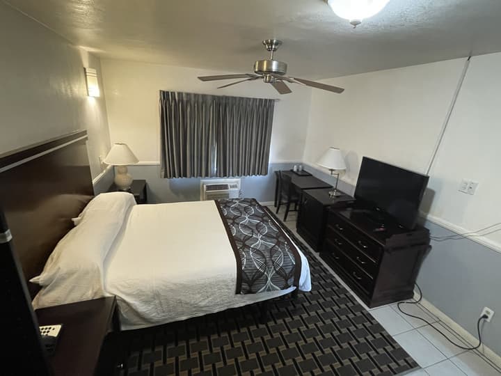 Hollywood Guest Inn