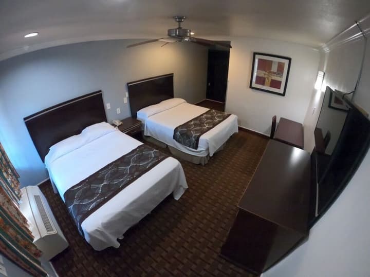 Hollywood Guest Inn