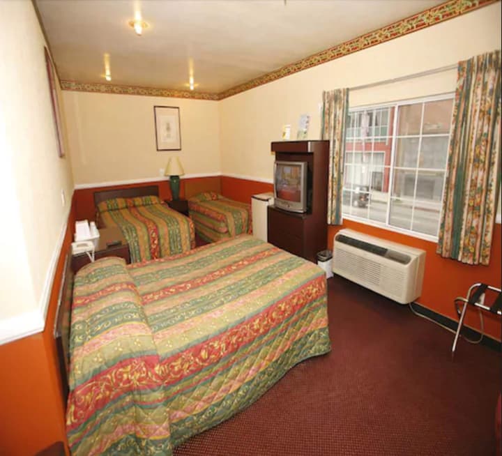 Hollywood Guest Inn