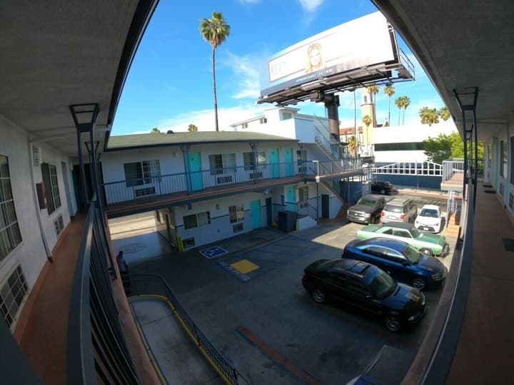 Hollywood Guest Inn