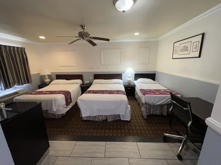 Hollywood Guest Inn